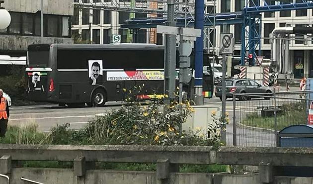 Almanya caddelerinde PKK otobüsü!