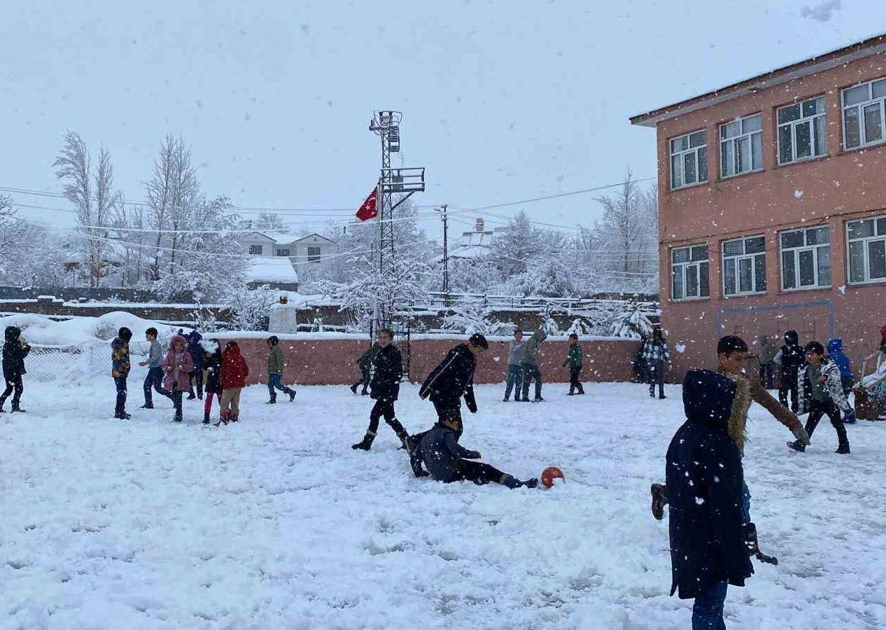 İstanbul'da pazartesi günü okullar tatil değil! Vali Gül'den son dakika açıklaması