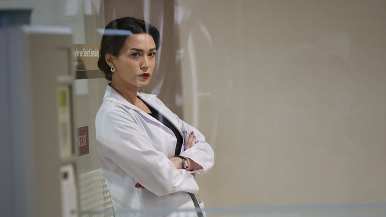 Bahar’ın Rengin’i Ecem Özkaya’nın eski görüntüleri olay oldu! Estetik tartışmaları yeniden gündeme geldi