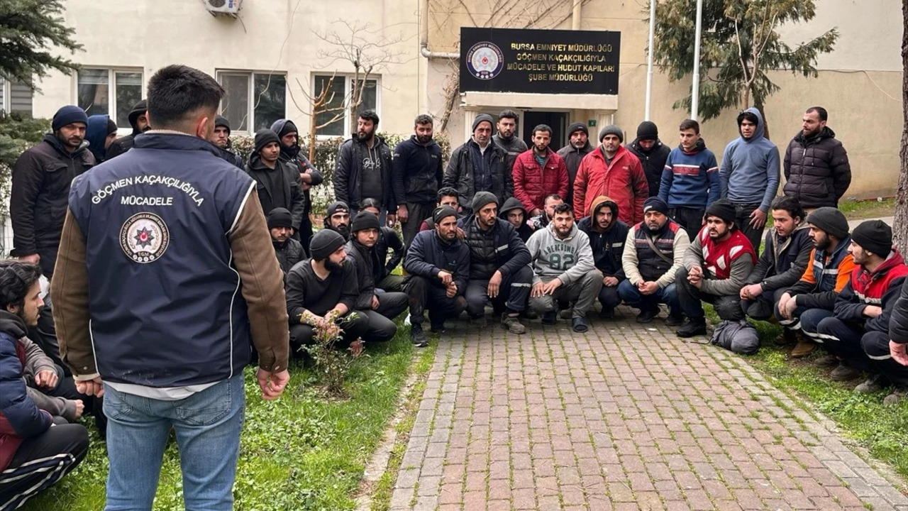 Göçmenleri izinsiz çalıştıran 4 şüpheli ile 47 kaçak göçmen yakalandı!