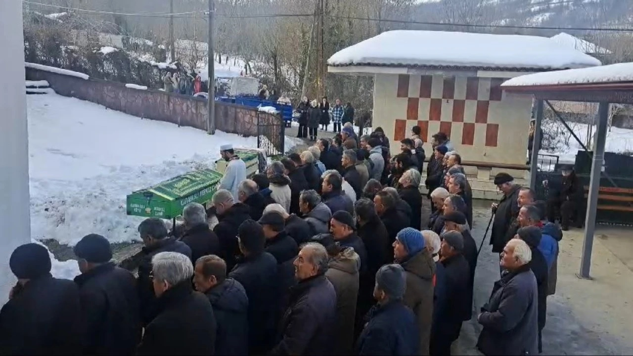Ölüm bile ayıramadı: Kanserden ölen eşinden bir gün sonra kalp krizi geçirdi; çift yan yana toprağa verildi