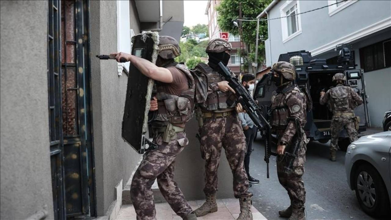 İzmir merkezli DHKP-C operasyonu: 11 ilde 30 şüpheli gözaltında!