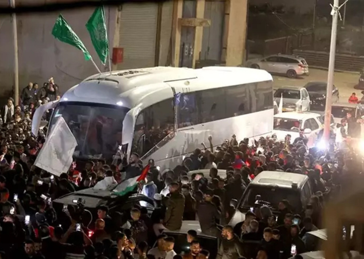 İsrail yüzlerce Filistinli esiri gecikmeli olarak serbest bıraktı!