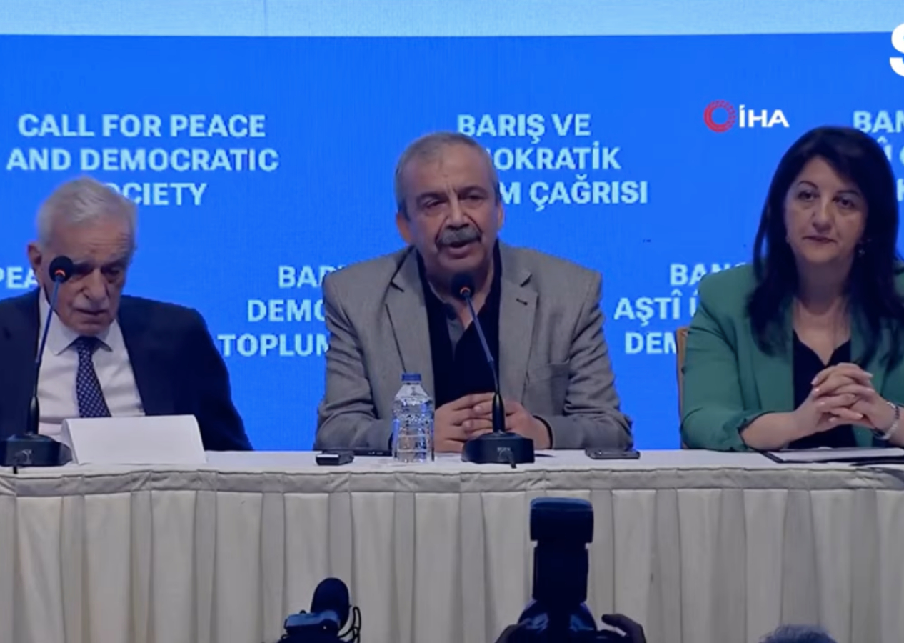 Öcalan'dan tarihi çağrı geldi! Ahmet Türk Arapça, Pervin Buldan Türkçe okudu: PKK kendisini lağvetmeli, silah bırakma çağrısı yapıyorum!