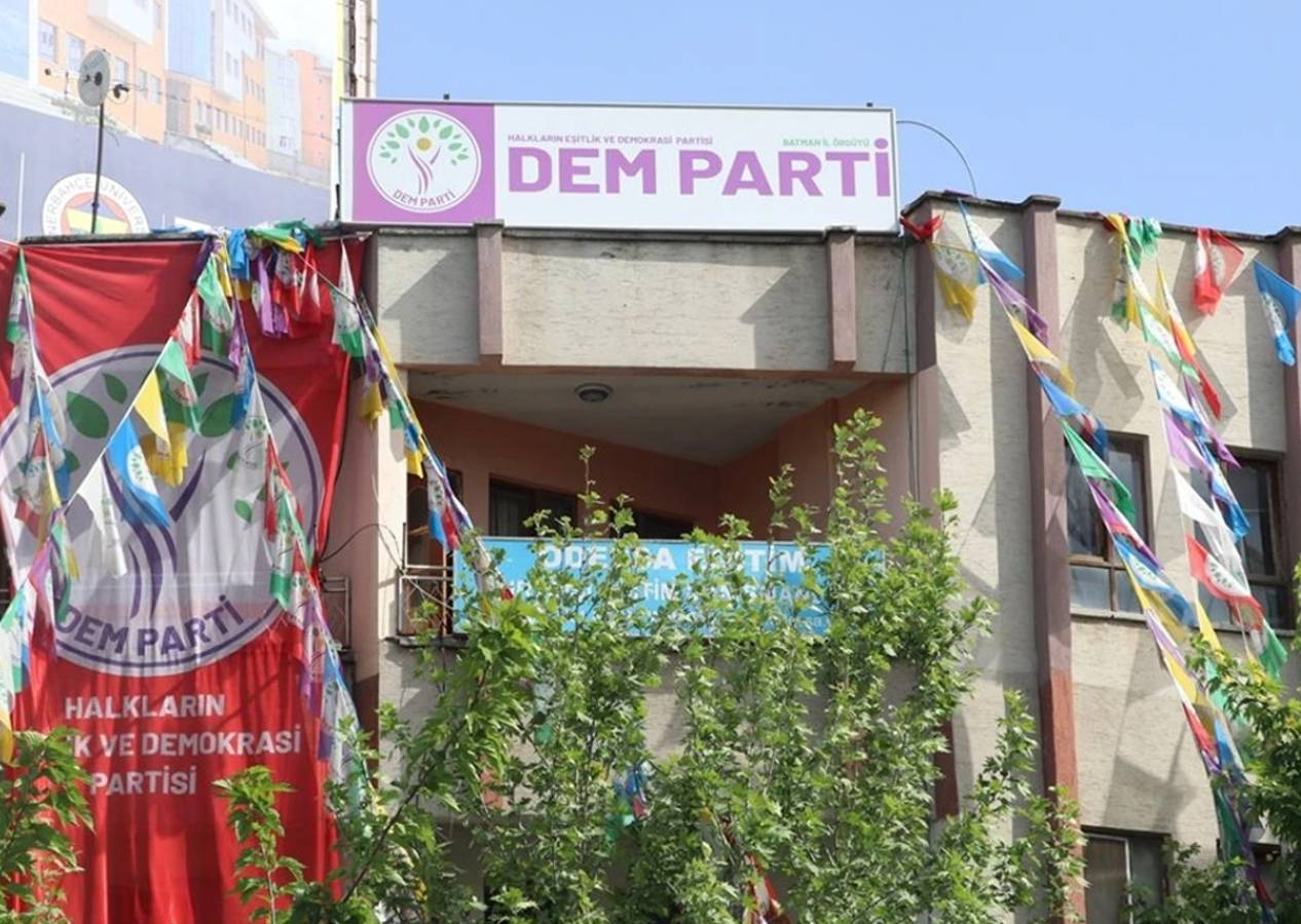 DEM hemen rahatsız oldu! Silah bırakma çağrısından sonra Tayip Temel sancılanmaya başladı