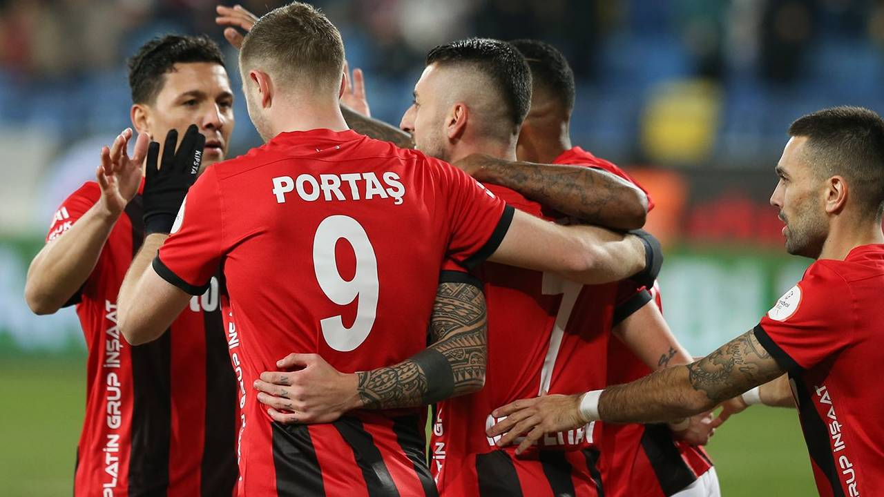 Gençlerbirliği Süper Lig'e göz kırpıyor! Manisa FK engelini de rahat geçtiler