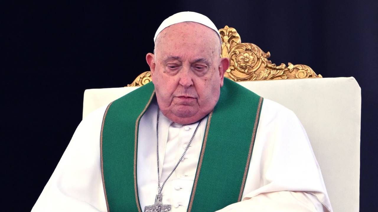 Papa Francis ölüyor! Kriz geçirdi, kusmaya başladı, durumu iyice kötüleşti