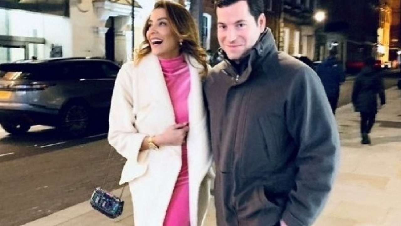 Özge Ulusoy'dan evlilik müjdesi: "Kahramanım" dediği Faruk Çolakoğlu ile nikah masasına oturmaya hazırlanıyor