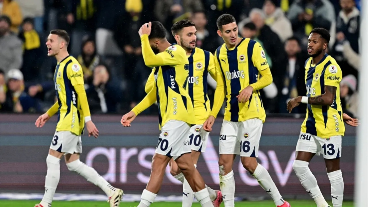 Galatasaray’la puan farkı 4'e indi! Fener hisselerinde yükseliş yüzde 10’a yaklaştı