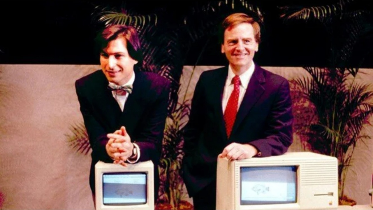 Steve Jobs’ın papyonu rekor fiyata alıcı buldu
