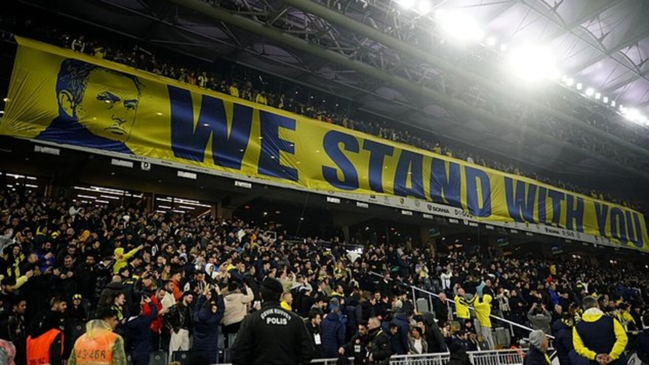 Fenerbahçe taraftarlarından Jose Mourinho'ya tam destek: Yanındayız!