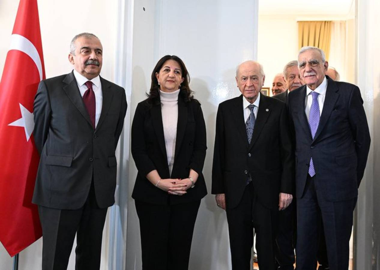 Devlet Bahçeli'den Sırrı Süreyya Önder'e: Daha barış halayı çekeceğiz