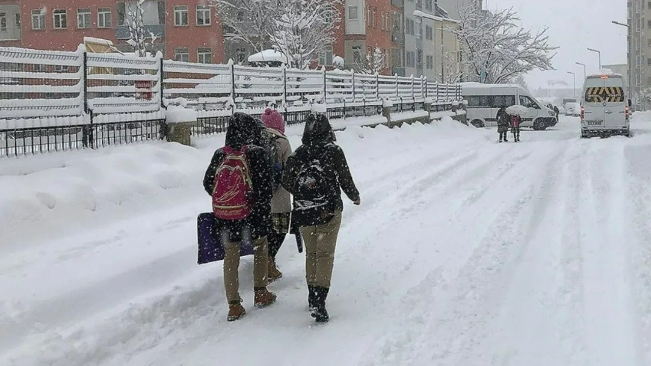Gümüşhane'de eğitime kar engeli! Okullar 4 Mart'ta tatil edildi