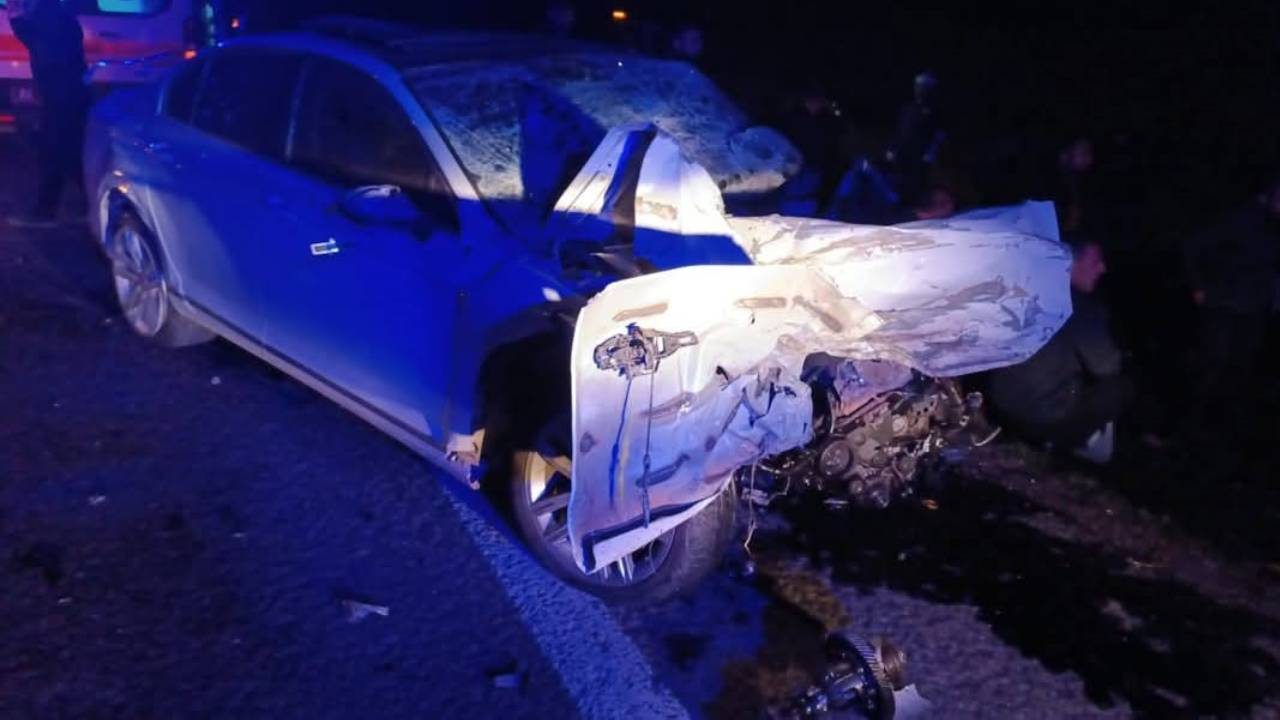 Trafik canavarı Şanlıurfa'da 4 can aldı! İki araç kafa kaya çarpıştı