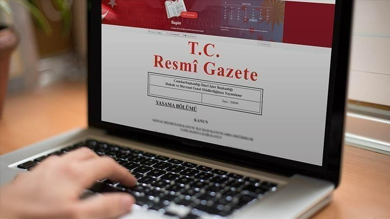 23 Nisan 2025 tarihli tebliğler Resmi Gazete'de!  Kamu Kurum ve Kuruluşları personel servis hizmet yönetmeliğinde değişiklik