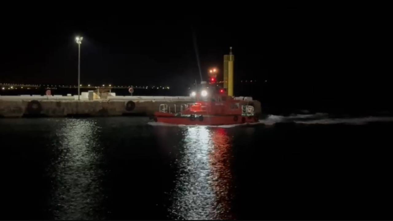 Kılavuz geminin kaptanı Çanakkale Boğazı'nda denize düştü