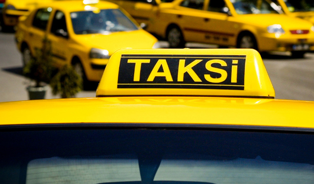 İstanbul'da taksiciler, kadın taksiciyi dövdü!