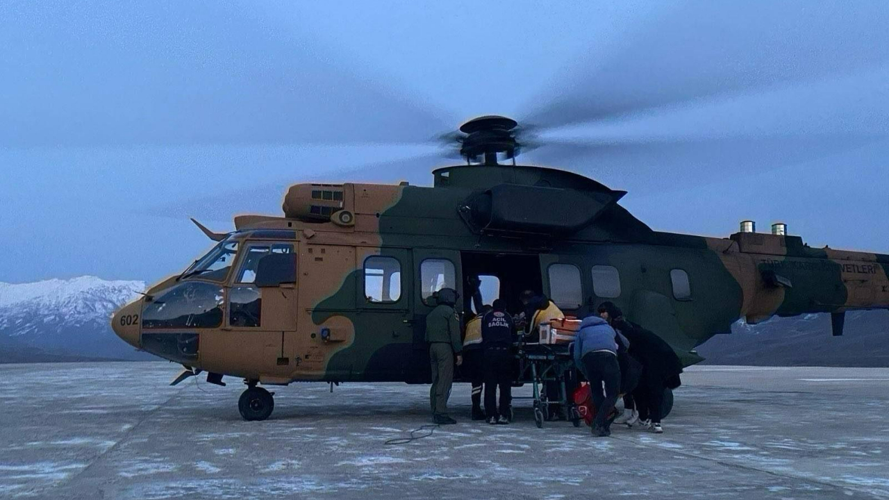 Hakkari'de son dakika! Askeri helikopter hasta bebek için havalandı