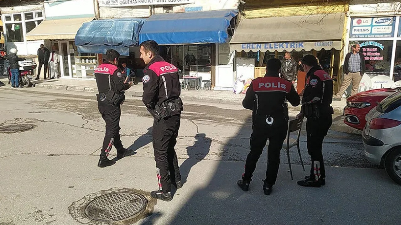 Çorum’da çay ocağında silahlı saldırı! 5 kişi yaralandı...