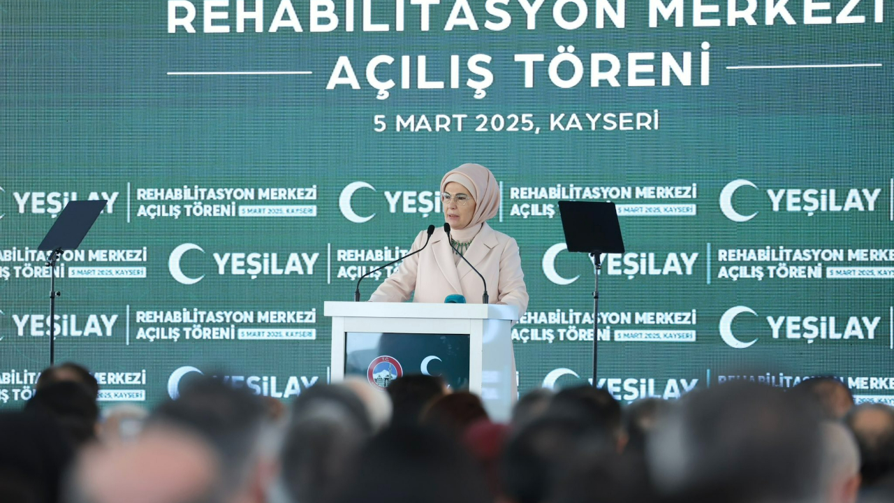 Emine Erdoğan: Çocuklarımızı bu 'dijital dadılar'ın elinden kurtaralım