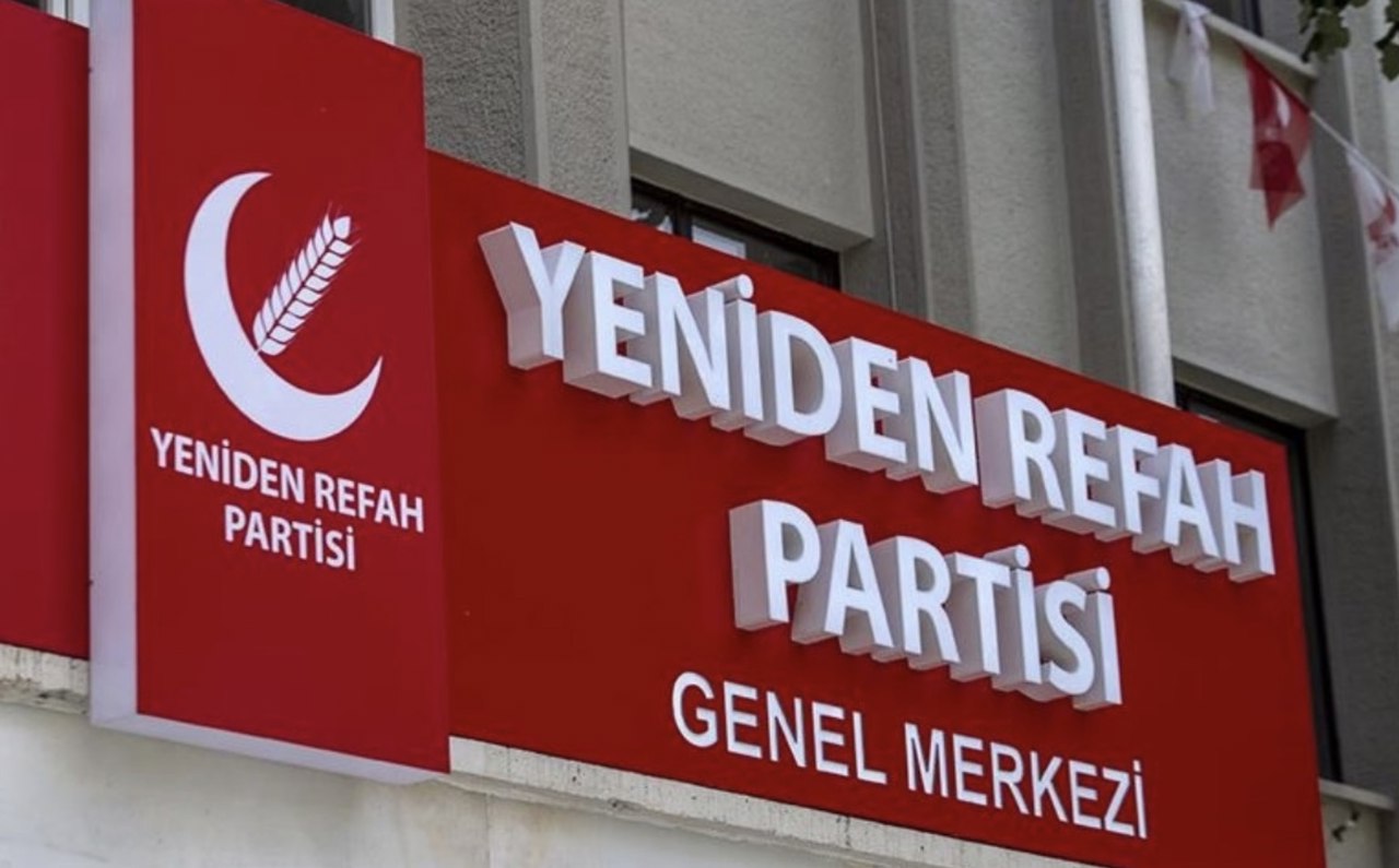 AK Partiye toplu geçiş... Yeniden Refah Partisi'nde arka arkaya istifalar