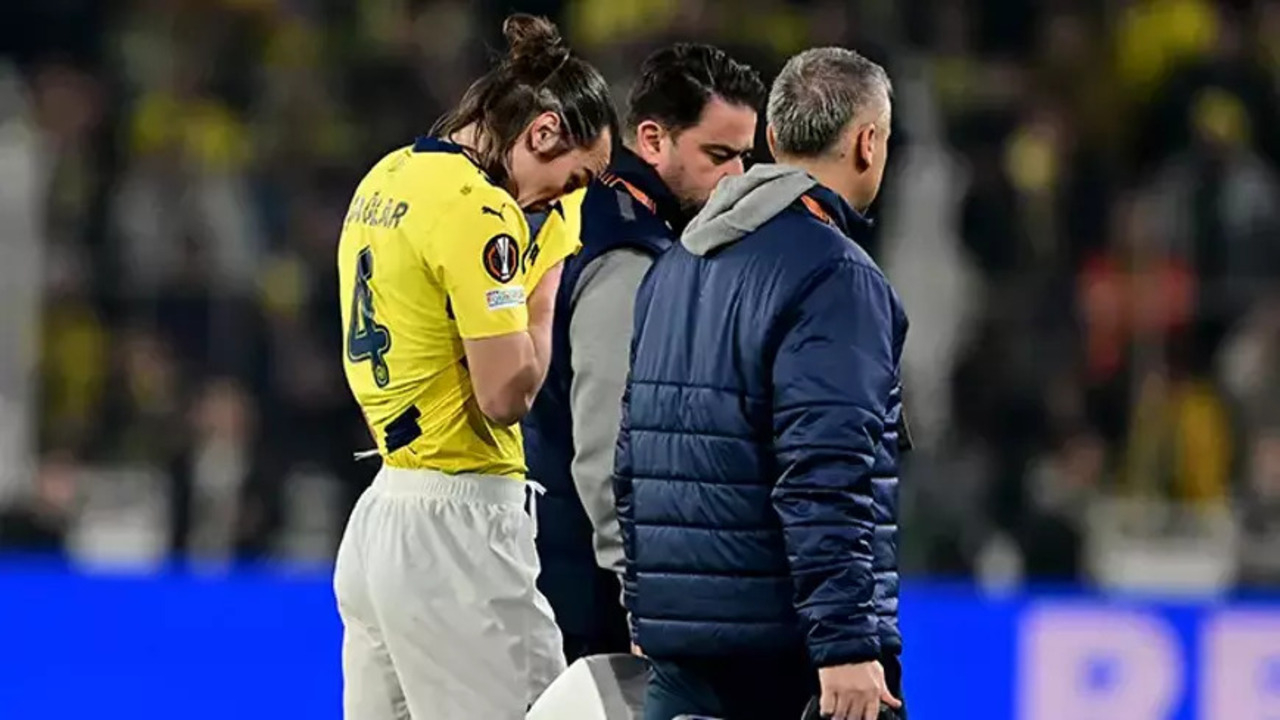 Kadıköy'de korkutan sakatlık: Yıldız oyuncu maça devam edemedi!