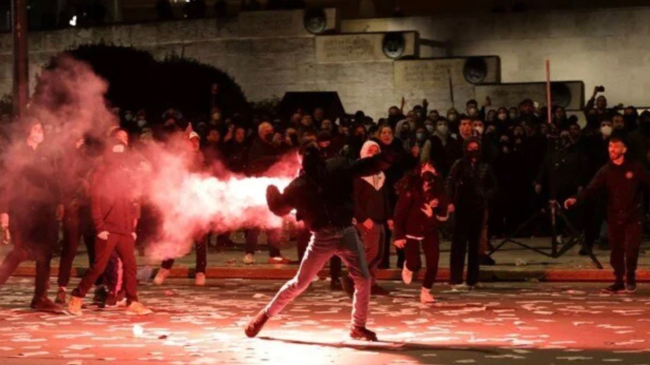 Yunanistan'da neler oluyor? Atina sokakları yangın yeri