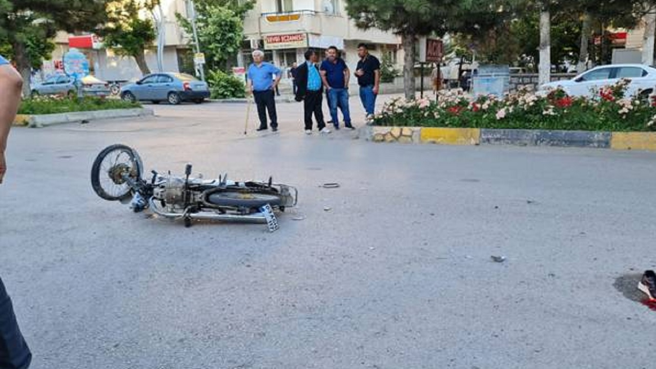 Afyon'da korkunç kaza: Çarpışan motosikletteki 2 kişi öldü