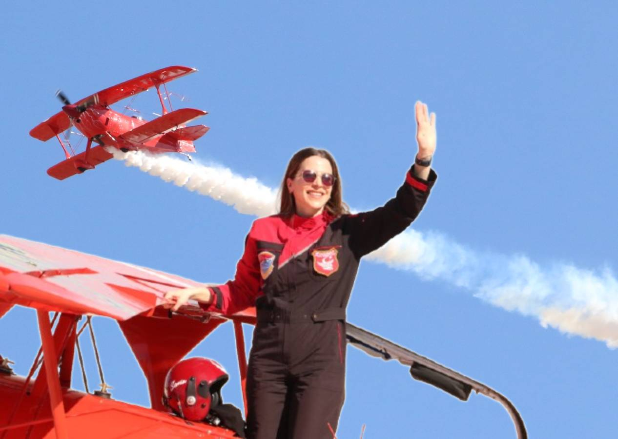 Akrobasi pilotu Semin Öztürk Şener'den 8 Mart Dünya Kadınlar Günü'ne özel gösteri