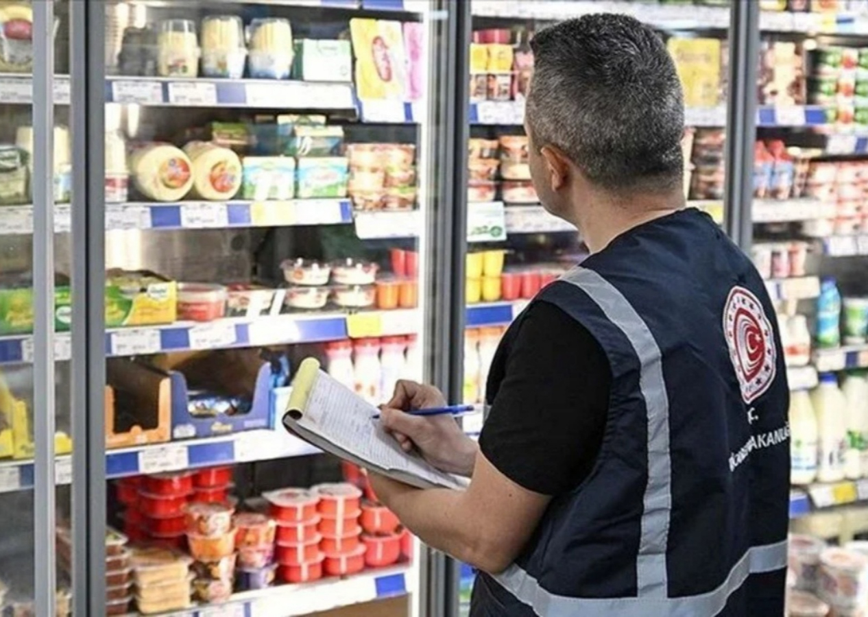 Bakanlık yeni sahtekarları ifşaladı! Baklavadan ay çekirdeği, sucuktan tavuk kafası çıktı
