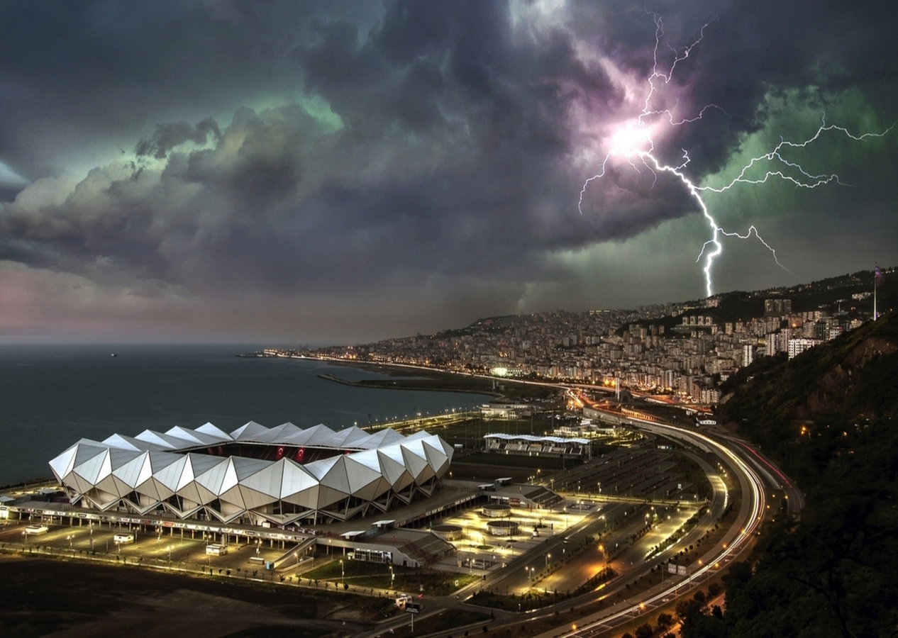 Süper Lig devinin stadı alarm veriyor: Korkutan görüntüler!