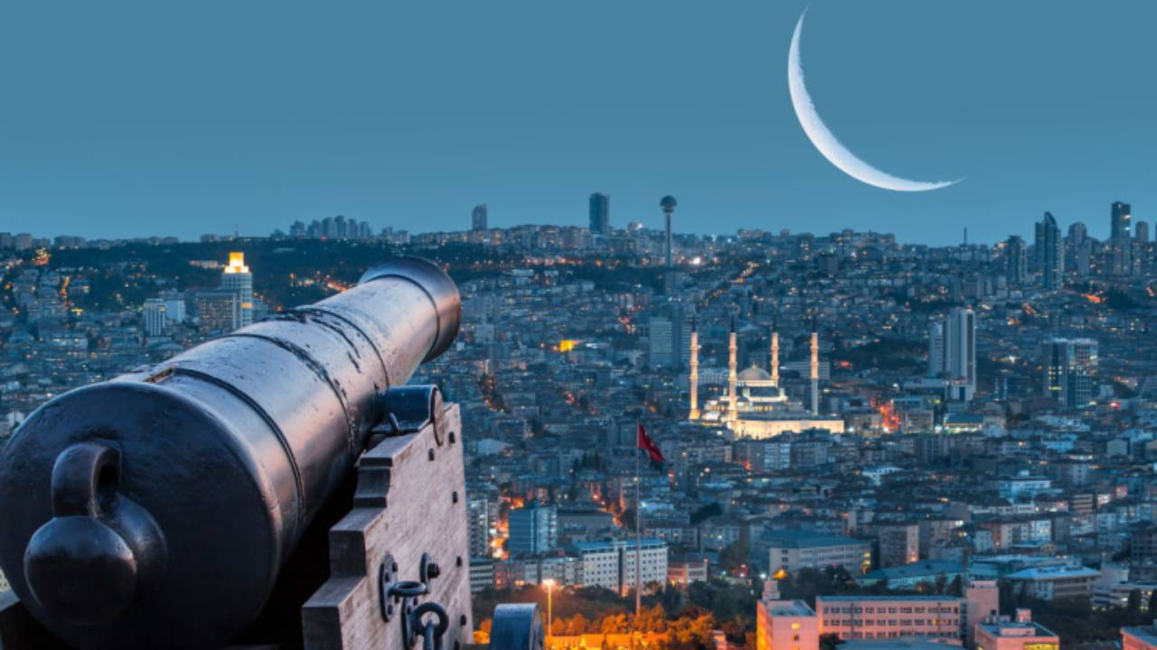Sivas'ın Gürün ilçesinde Ramazan topu elinde patlayan görevli ağır yaralandı