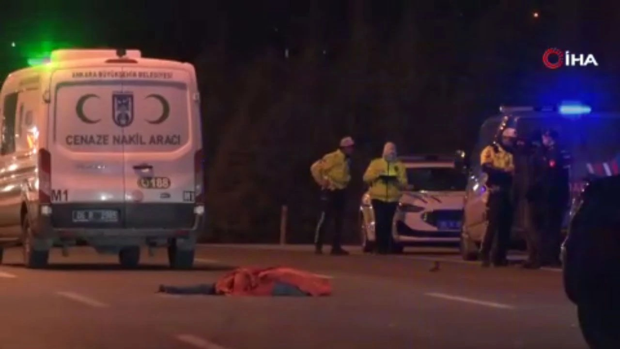 Ankara’da alkollü şahıs yola atladı: Otomobil çarpması sonucu öldü...