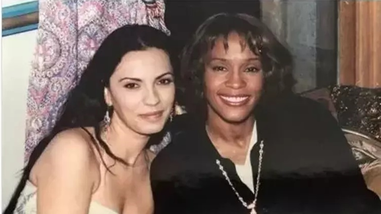 Yeşim Salkım ve Whitney Houston'ın arkadaşlığı sosyal medyayı salladı! İşte gündem olan o kare