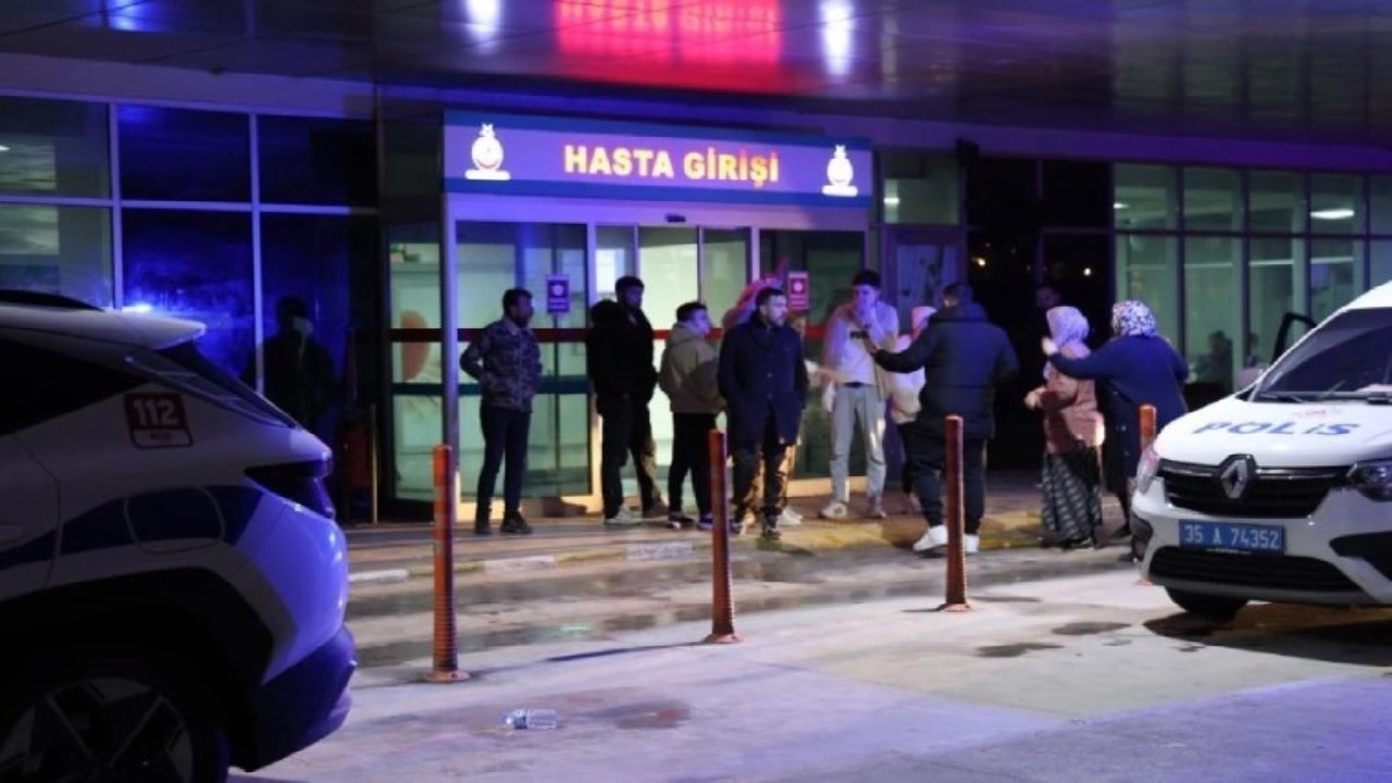 İzmir'de bıçaklı kavga: Ölü ve yaralılar var!