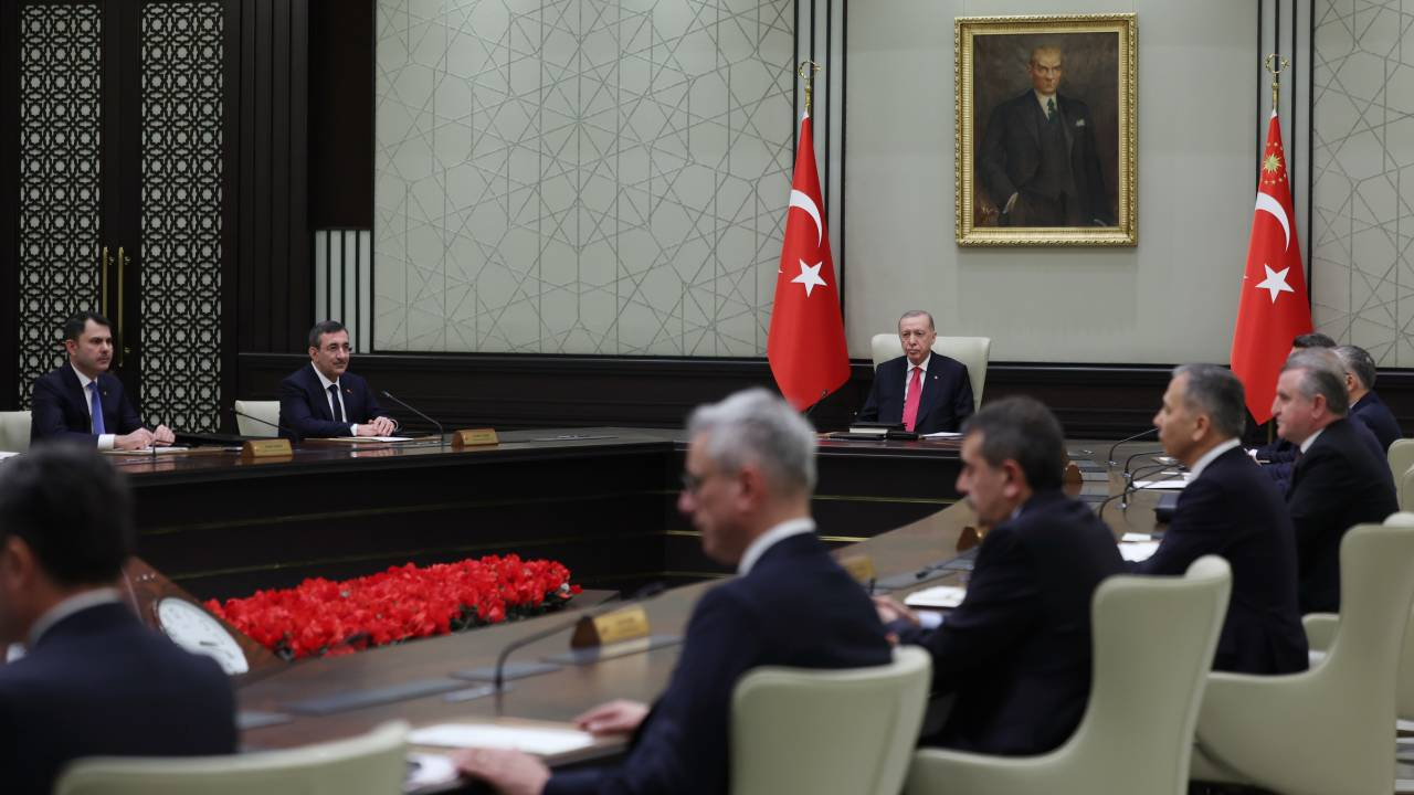 Kabine kritik gündemle toplanıyor: Deprem önlemlerinden Gazze’ye uzanan yol haritası!