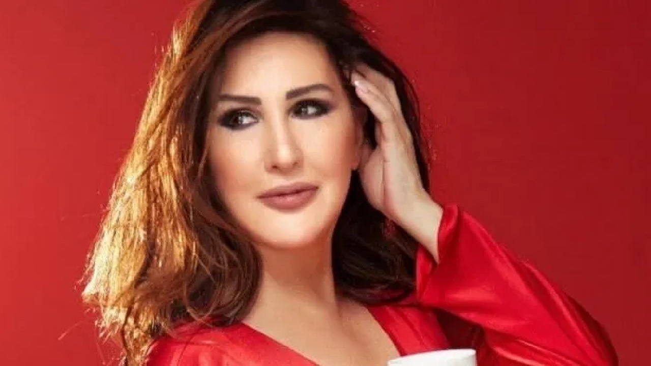 70'lik Nükhet Duru'dan muhteşem dans şov! Katıldığı programda izleyenleri büyüledi...