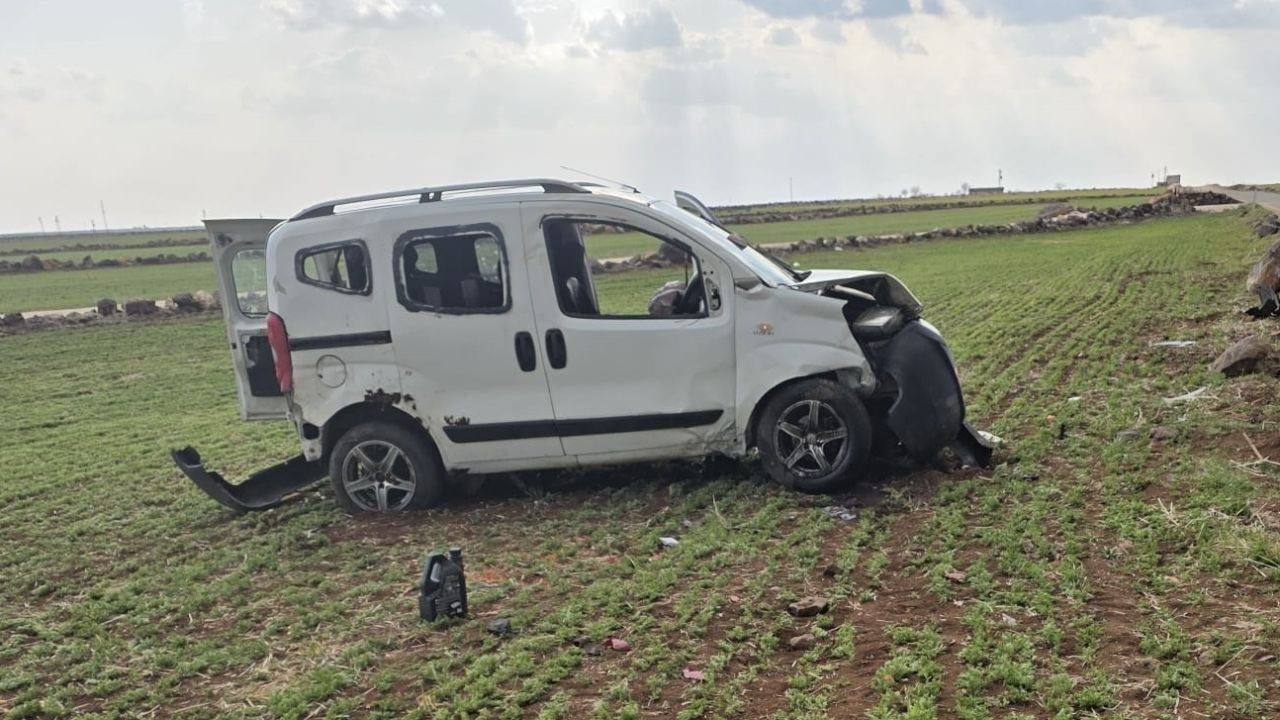 Şanlıurfa’da hafif ticari araç şarampole devrildi! Ölü ve yaralılar var...