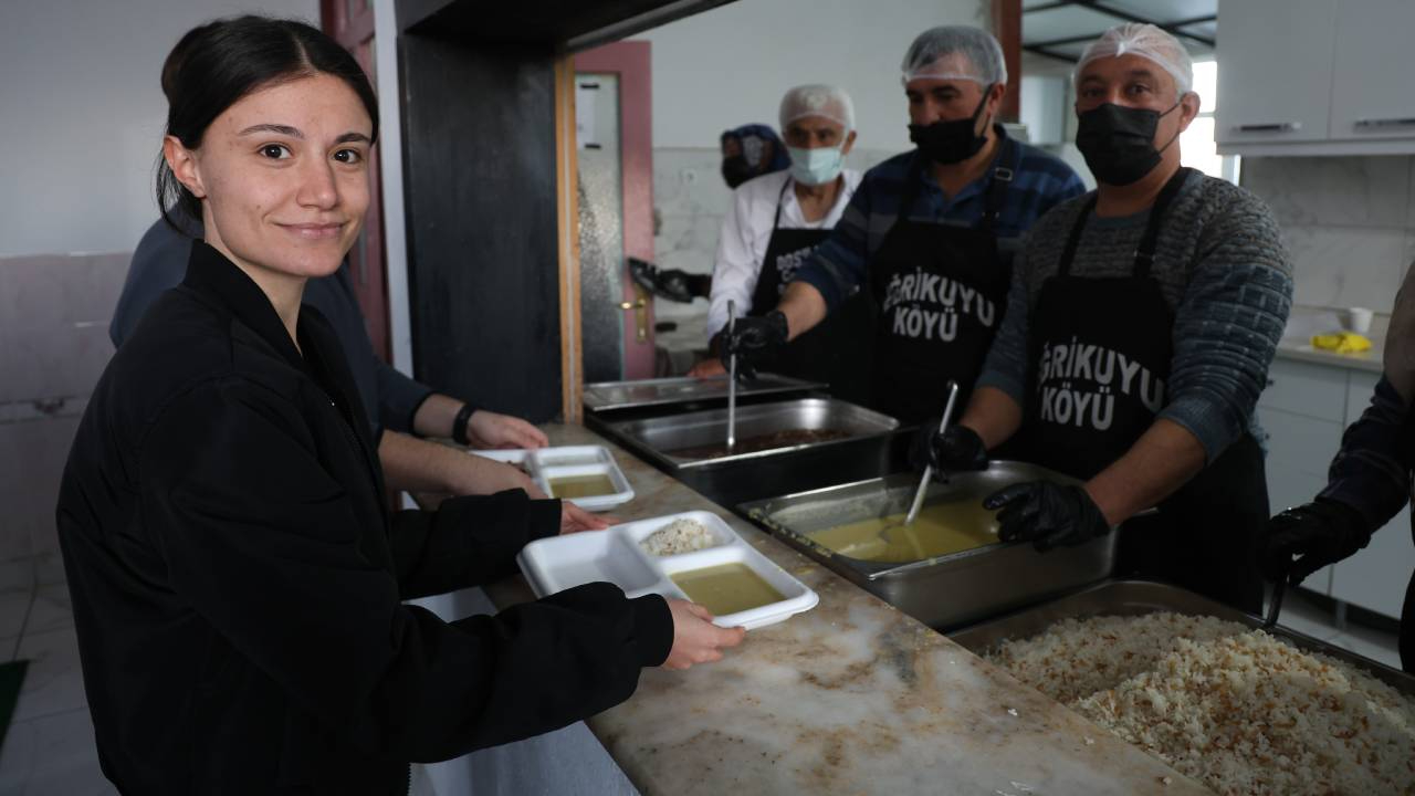 Nevşehir'de iftar vakti evlerde yemek pişirmek yasaklanan köyde imece usulü Ramazan