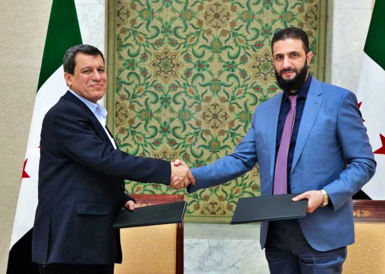 Suriye'de kritik imza atıldı! Takım elbiseli tasfiye manşetlerde