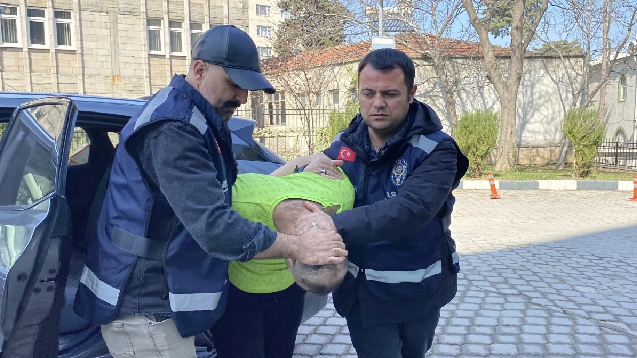Samsun'da cani adam eski eşinin dedesinin boğazını bıçakla kesti