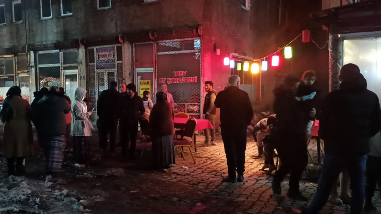 Hakkari'de akşam vakti 5,2 büyüklüğünde deprem! Bitlis ile Şırnak'ın Uludere ve Cizre ilçelerinde de hissedildi...