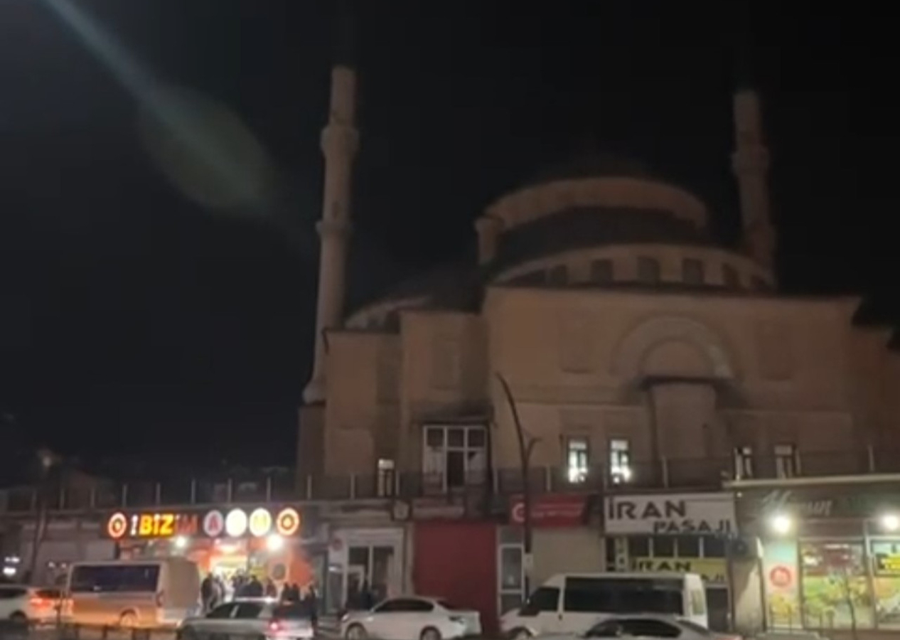 Hakkari depremi sonrası Yüksekova’da anons yapıldı! Vatandaşlar güvenli bölgelere davet edildi