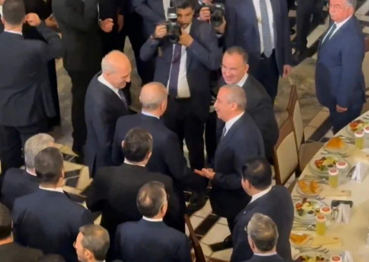 Cumhurbaşkanı Recep Tayyip Erdoğan ile Sırrı Süreyya Önder arasında ayaküstü sohbet