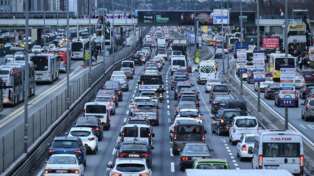 İstanbul'da akşam saatlerinde trafik yoğunluğu yüzde 80'i aştı