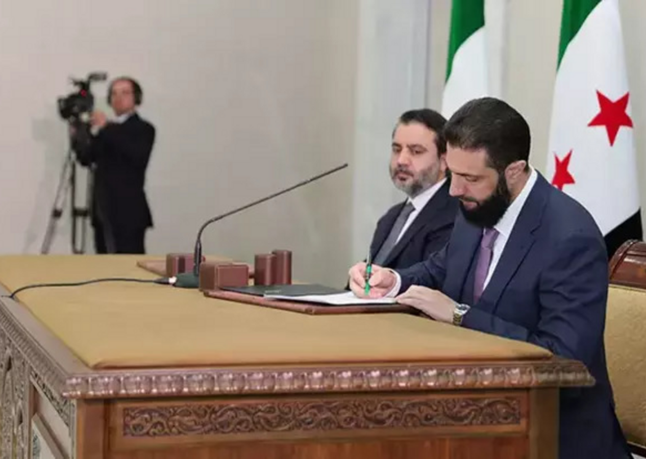 Suriye'de geçici anayasa imzalandı! İşte öne çıkan maddeler...