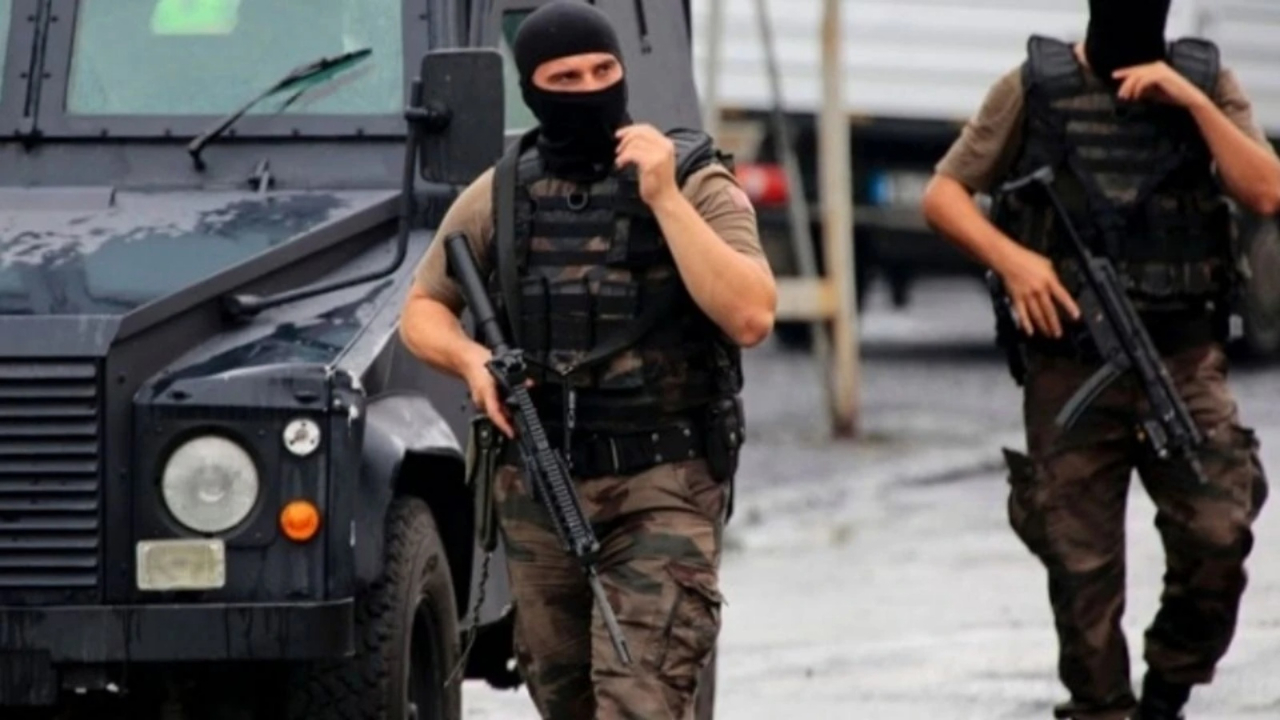 MİT'ten İstanbul, Mersin ve Antalya'da operasyon! İran'a bilgi sızdıran 5 casus yakalandı! Askeri üsler hedefteydi...