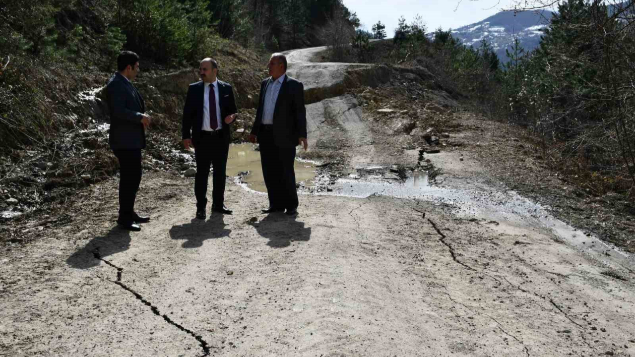 Kastamonu’da heyelan! Yol 4 metre kaydı