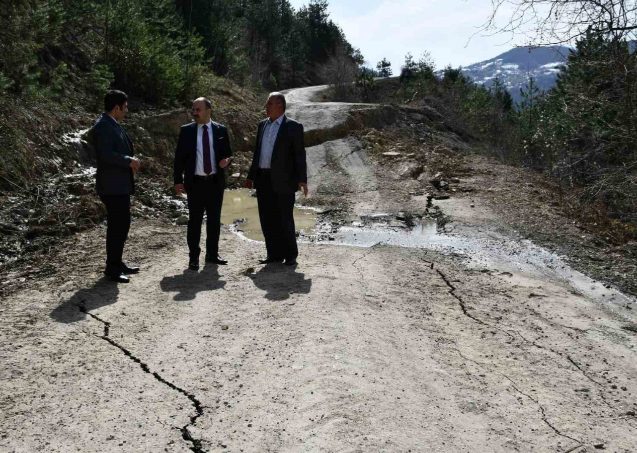 Kastamonu’da heyelan! Yol 4 metre kaydı