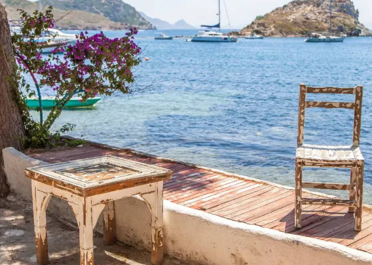 Santorini sallandıkça Ege turisti Türkiye’ye kayıyor; erken rezervasyon patlaması